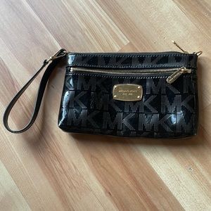 I am selling bags, shoes clothes!!